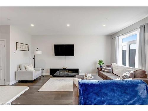 41 Corbin Street, St. Catharines, ON - Indoor Photo Showing Living Room