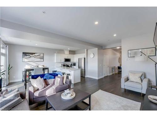 41 Corbin Street, St. Catharines, ON - Indoor Photo Showing Living Room