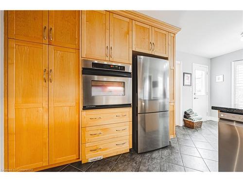 145 Dragoon Drive, Hamilton, ON - Indoor Photo Showing Kitchen