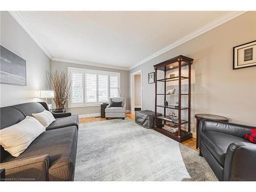 145 Dragoon Drive, Hamilton, ON - Indoor Photo Showing Living Room