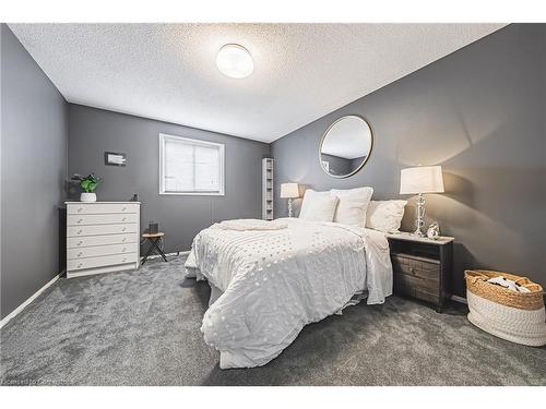 145 Dragoon Drive, Hamilton, ON - Indoor Photo Showing Bedroom