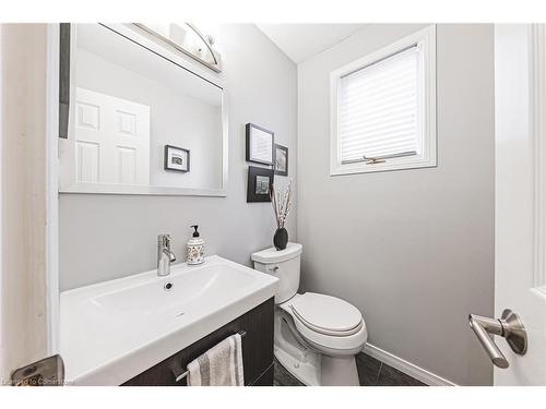 145 Dragoon Drive, Hamilton, ON - Indoor Photo Showing Bathroom