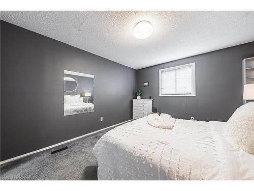 145 Dragoon Drive, Hamilton, ON - Indoor Photo Showing Bedroom