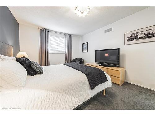 145 Dragoon Drive, Hamilton, ON - Indoor Photo Showing Bedroom