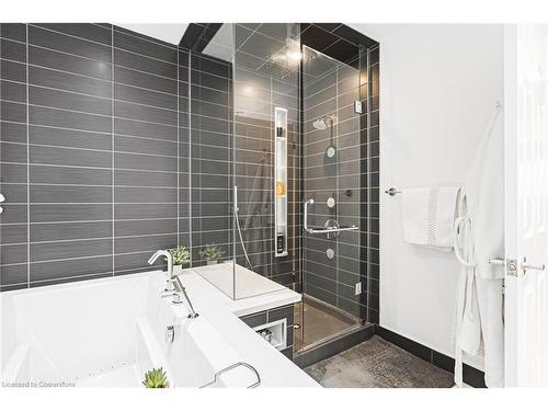 145 Dragoon Drive, Hamilton, ON - Indoor Photo Showing Bathroom