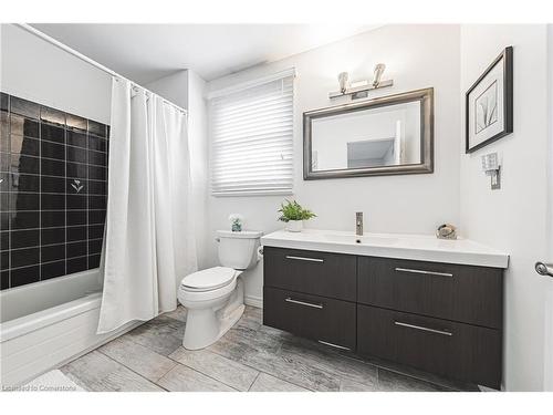 145 Dragoon Drive, Hamilton, ON - Indoor Photo Showing Bathroom