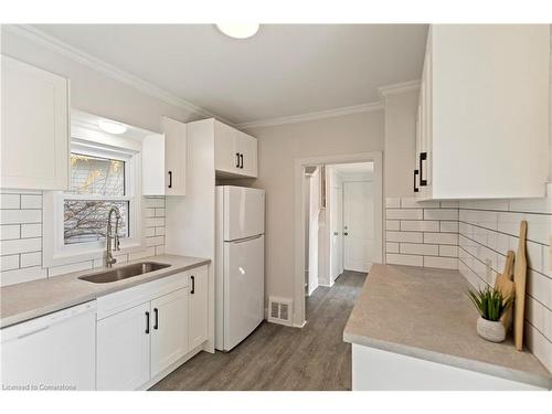 4599 Fourth Avenue, Niagara Falls, ON - Indoor Photo Showing Kitchen