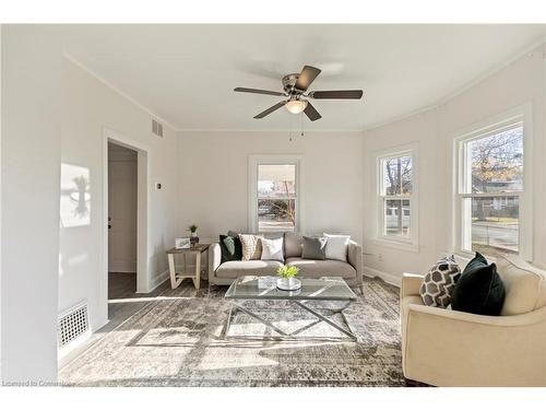 4599 Fourth Avenue, Niagara Falls, ON - Indoor Photo Showing Living Room