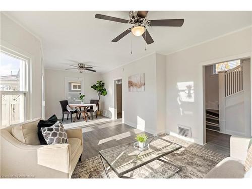 4599 Fourth Avenue, Niagara Falls, ON - Indoor Photo Showing Living Room