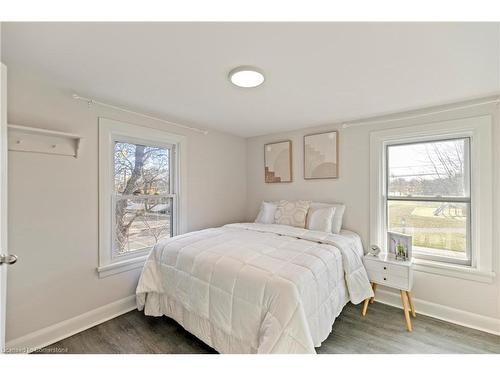 4599 Fourth Avenue, Niagara Falls, ON - Indoor Photo Showing Bedroom