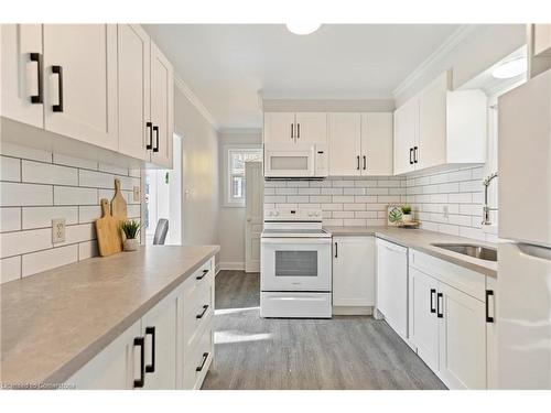 4599 Fourth Avenue, Niagara Falls, ON - Indoor Photo Showing Kitchen