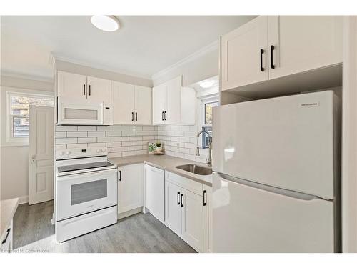 4599 Fourth Avenue, Niagara Falls, ON - Indoor Photo Showing Kitchen