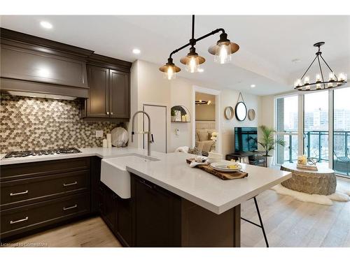 606-2060 Lakeshore Road, Burlington, ON - Indoor Photo Showing Kitchen With Upgraded Kitchen