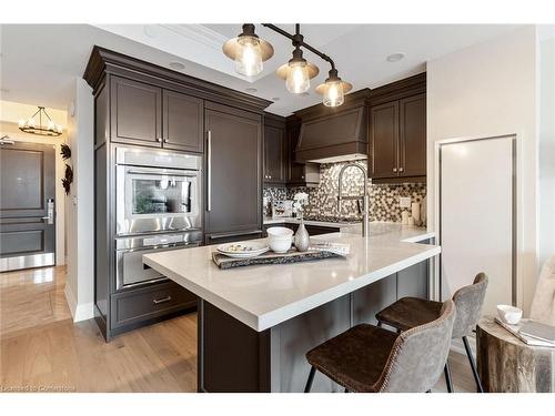 606-2060 Lakeshore Road, Burlington, ON - Indoor Photo Showing Kitchen With Upgraded Kitchen