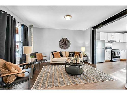 14 Keith Street, Hamilton, ON - Indoor Photo Showing Living Room