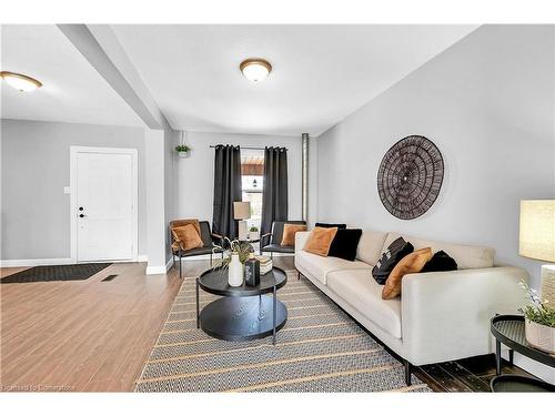 14 Keith Street, Hamilton, ON - Indoor Photo Showing Living Room