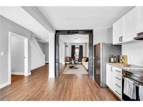 14 Keith Street, Hamilton, ON - Indoor Photo Showing Kitchen