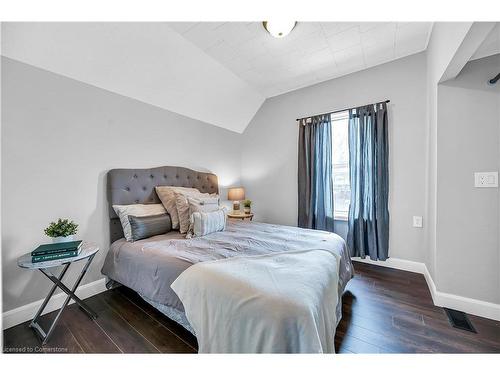 14 Keith Street, Hamilton, ON - Indoor Photo Showing Bedroom