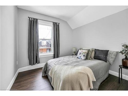 14 Keith Street, Hamilton, ON - Indoor Photo Showing Bedroom