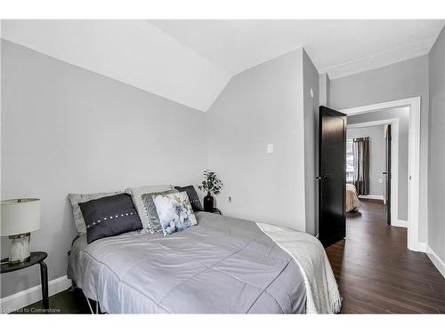 14 Keith Street, Hamilton, ON - Indoor Photo Showing Bedroom