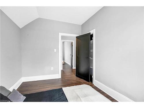 14 Keith Street, Hamilton, ON - Indoor Photo Showing Bedroom