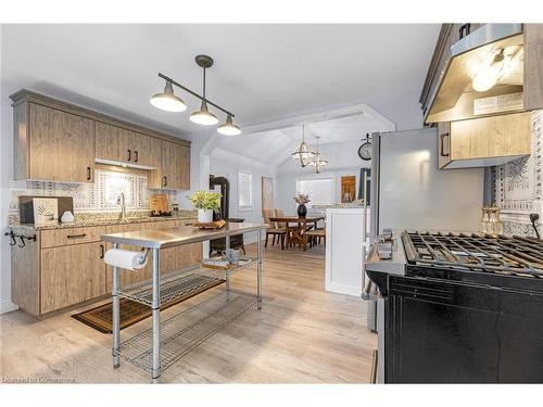 10584 Woodland Drive, Wainfleet, ON - Indoor Photo Showing Kitchen