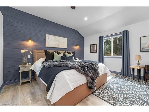 10584 Woodland Drive, Wainfleet, ON - Indoor Photo Showing Bedroom