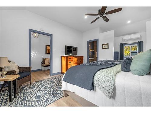 10584 Woodland Drive, Wainfleet, ON - Indoor Photo Showing Bedroom