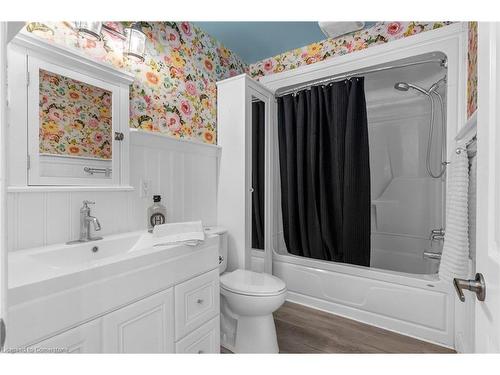 10584 Woodland Drive, Wainfleet, ON - Indoor Photo Showing Bathroom