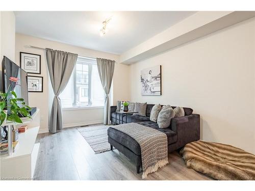 149-1890 Rymal Road E, Stoney Creek, ON - Indoor Photo Showing Living Room