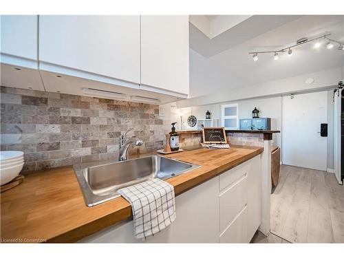 53-2373 King Street E, Hamilton, ON - Indoor Photo Showing Kitchen