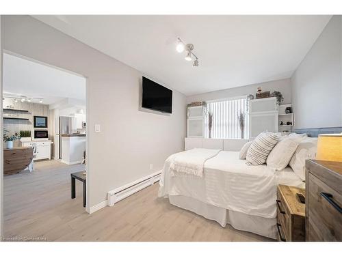 53-2373 King Street E, Hamilton, ON - Indoor Photo Showing Bedroom