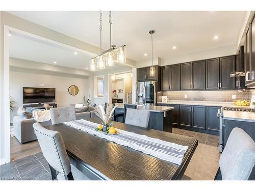 48 Hawick Crescent Crescent, Caledonia, ON - Indoor Photo Showing Kitchen With Upgraded Kitchen