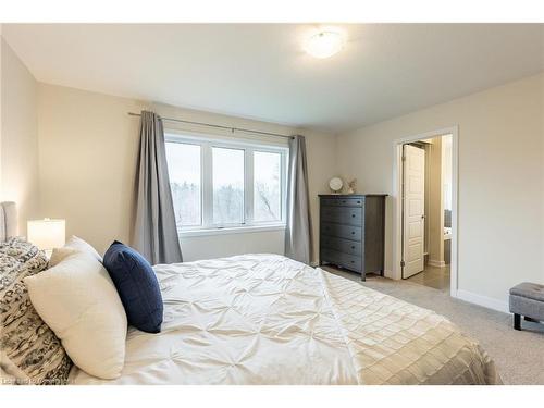 48 Hawick Crescent Crescent, Caledonia, ON - Indoor Photo Showing Bedroom