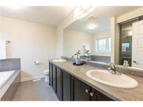 48 Hawick Crescent Crescent, Caledonia, ON - Indoor Photo Showing Bathroom