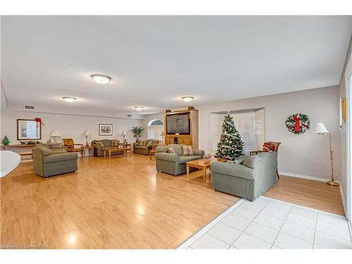 A204-216 Plains Road W, Burlington, ON - Indoor Photo Showing Living Room