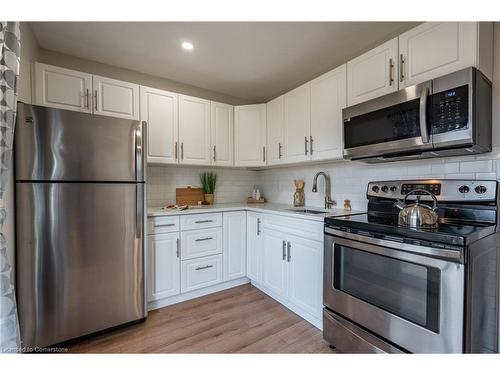 207 East 33Rd Street, Hamilton, ON - Indoor Photo Showing Kitchen