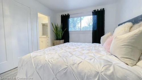 179 Orchard Drive, Ancaster, ON - Indoor Photo Showing Bedroom