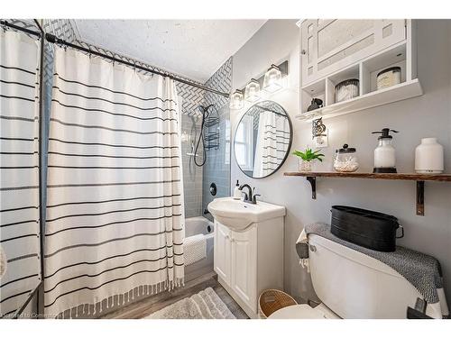 417 East 43Rd Street, Hamilton, ON - Indoor Photo Showing Bathroom