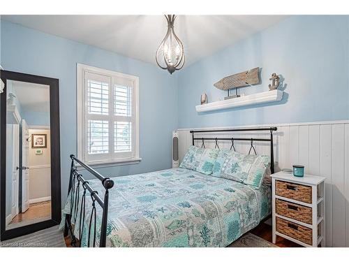 417 East 43Rd Street, Hamilton, ON - Indoor Photo Showing Bedroom