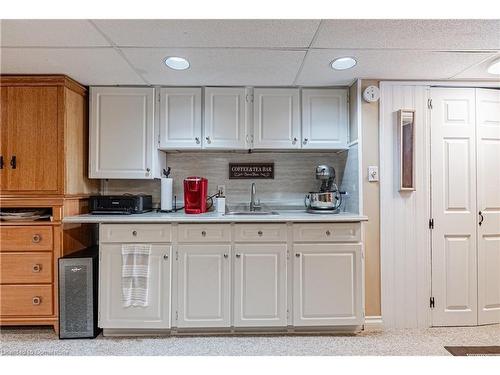 417 East 43Rd Street, Hamilton, ON - Indoor Photo Showing Kitchen