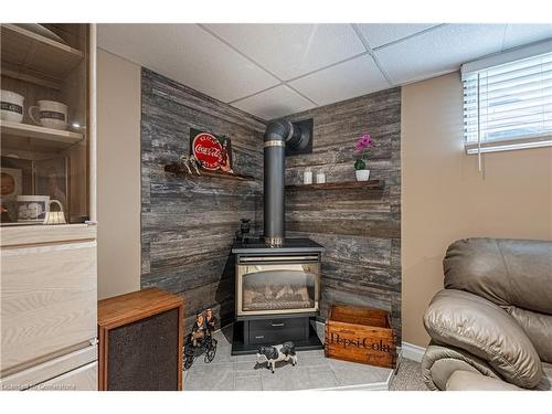 417 East 43Rd Street, Hamilton, ON - Indoor With Fireplace