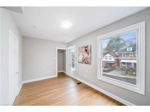 21 Sunset Avenue, Hamilton, ON - Indoor Photo Showing Other Room