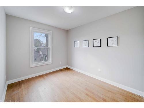 21 Sunset Avenue, Hamilton, ON - Indoor Photo Showing Other Room