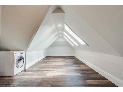 2-276 Sanford Avenue N, Hamilton, ON - Indoor Photo Showing Laundry Room