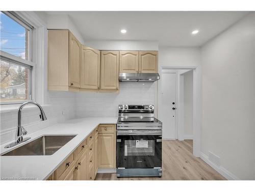 555 Upper Sherman Avenue, Hamilton, ON - Indoor Photo Showing Kitchen