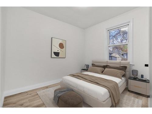 555 Upper Sherman Avenue, Hamilton, ON - Indoor Photo Showing Bedroom