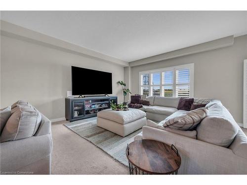 20 Dolomiti Court, Hannon, ON - Indoor Photo Showing Living Room