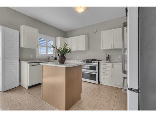 20 Dolomiti Court, Hannon, ON - Indoor Photo Showing Kitchen