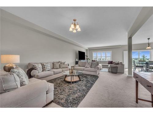 20 Dolomiti Court, Hannon, ON - Indoor Photo Showing Living Room